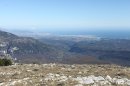 Gourdon (à gauche) et Baie des Anges